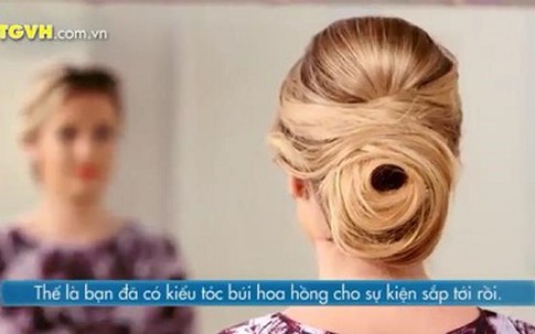 Đơn giản mà thanh lịch với búi tóc hoa hồng